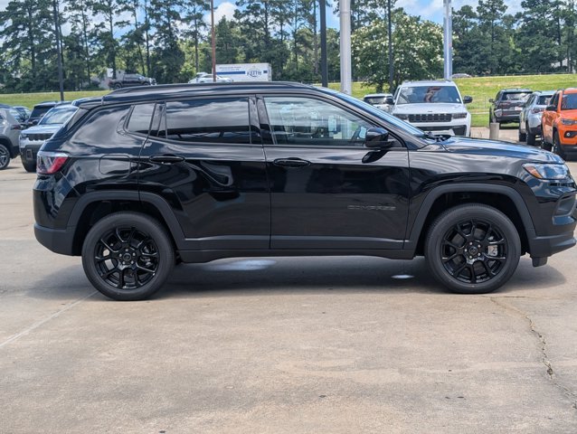 New 2026 Diamond Black Crystal Pearl-Coat Exterior Paint Jeep Latitude Altitude image 6