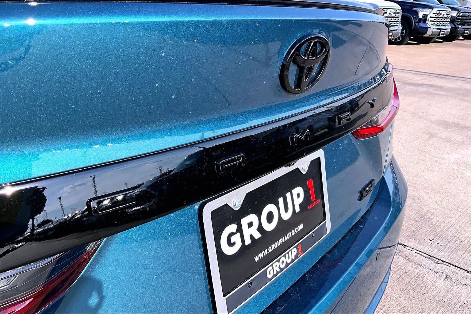 New 2026 Ocean Gem with Midnight Black Metallic roof Toyota XSE image 8