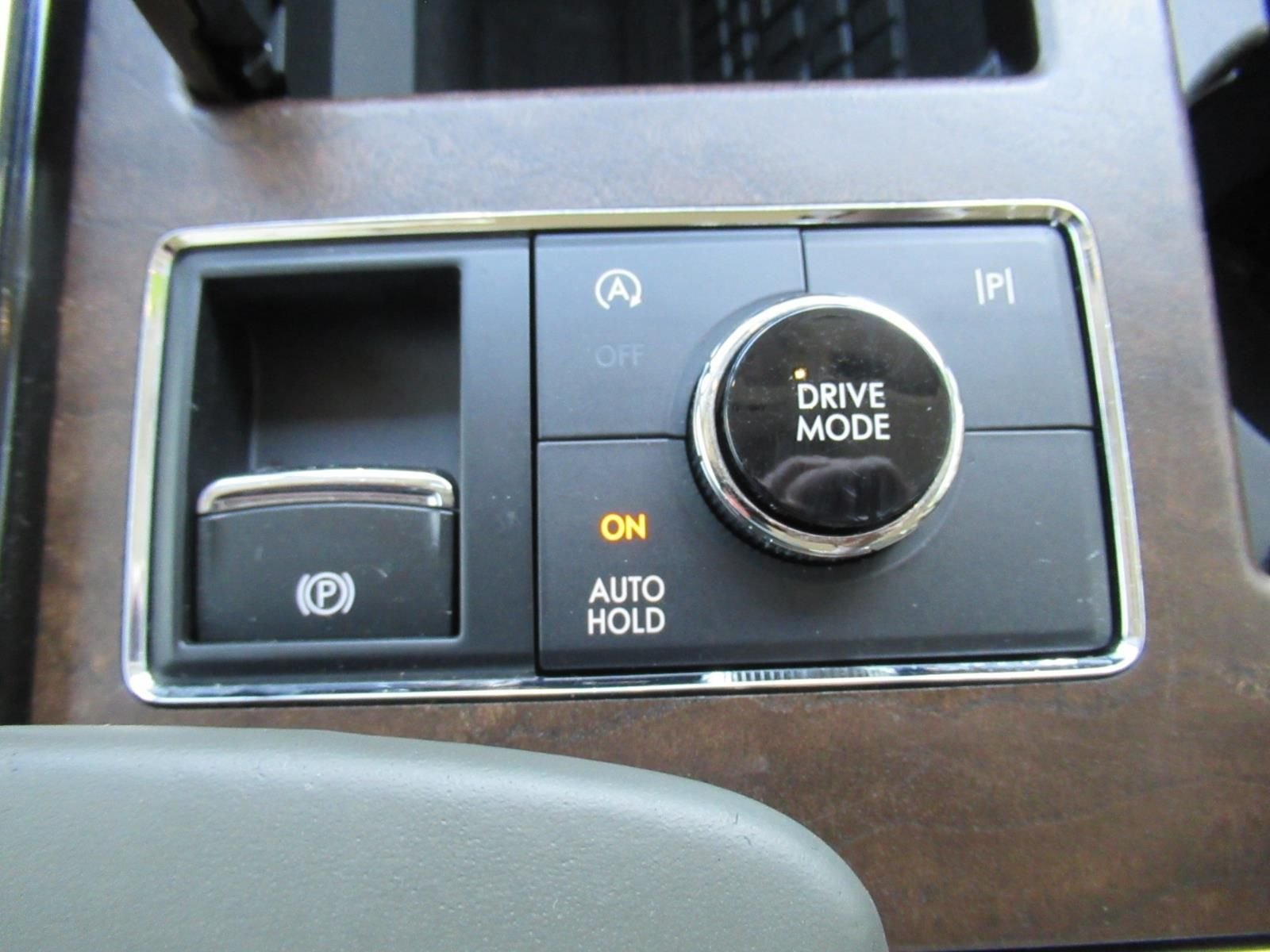 Used 2023 Green Lincoln Black Label image 29