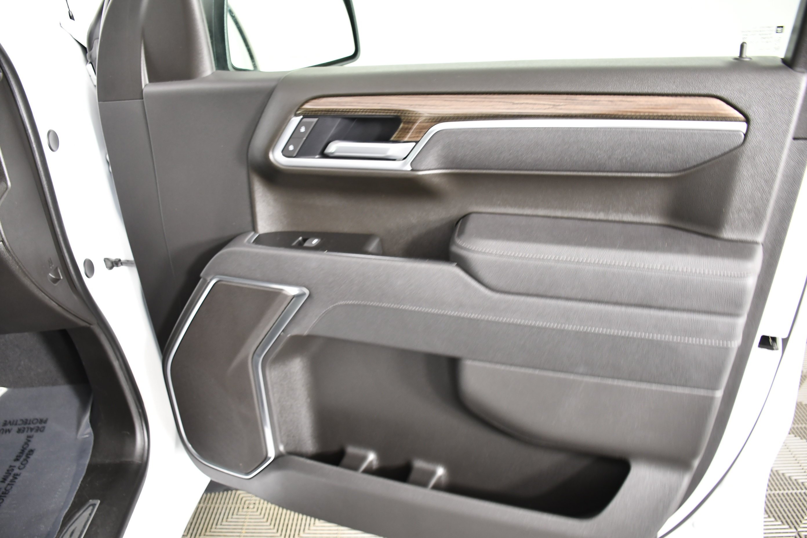 Used 2026 Summit White Chevrolet LT image 41