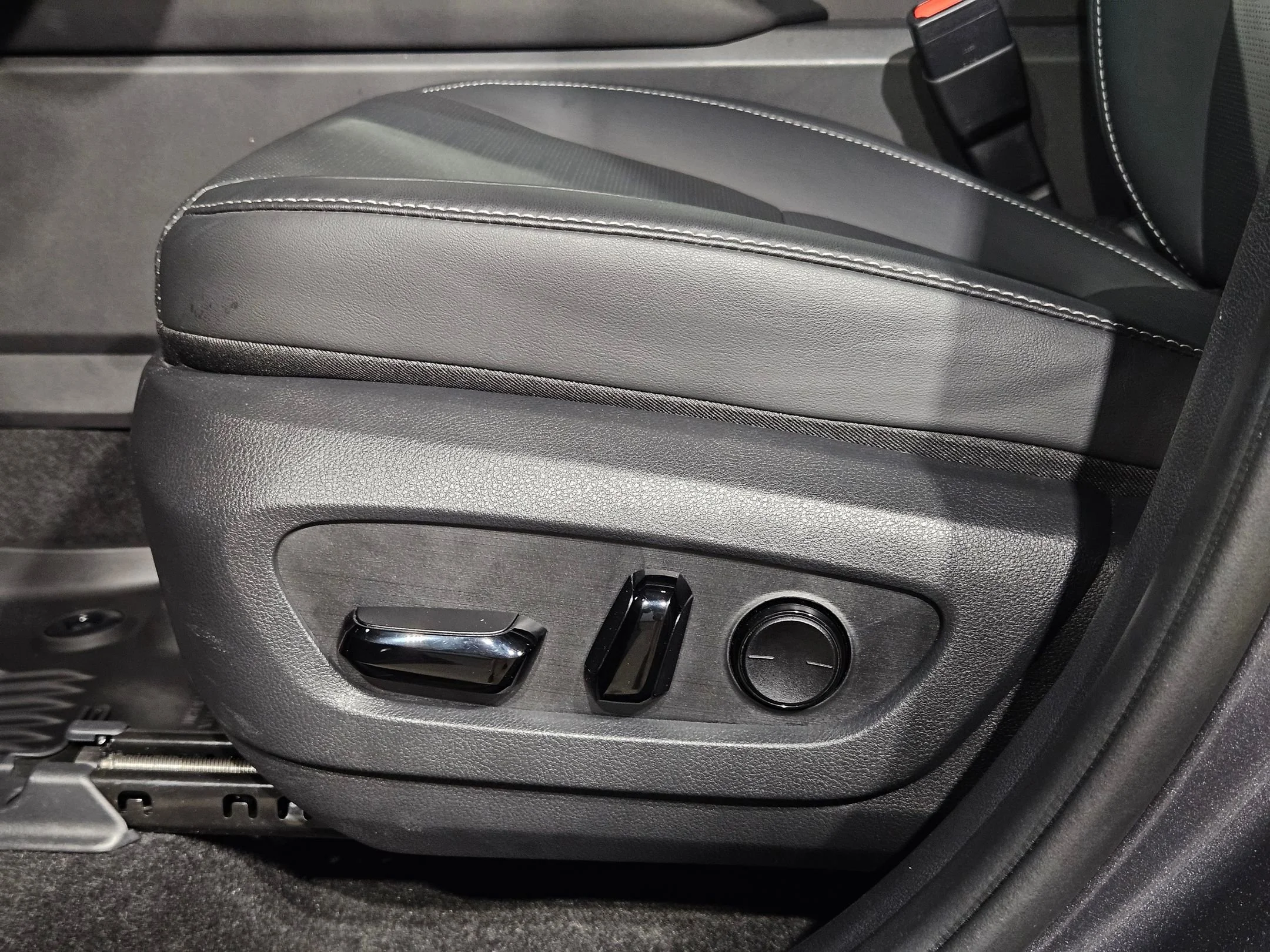 2025 Lexus TX Base - Photo 23