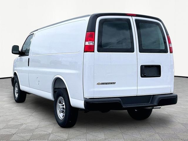 New 2026 Summit White Chevrolet WT image 4