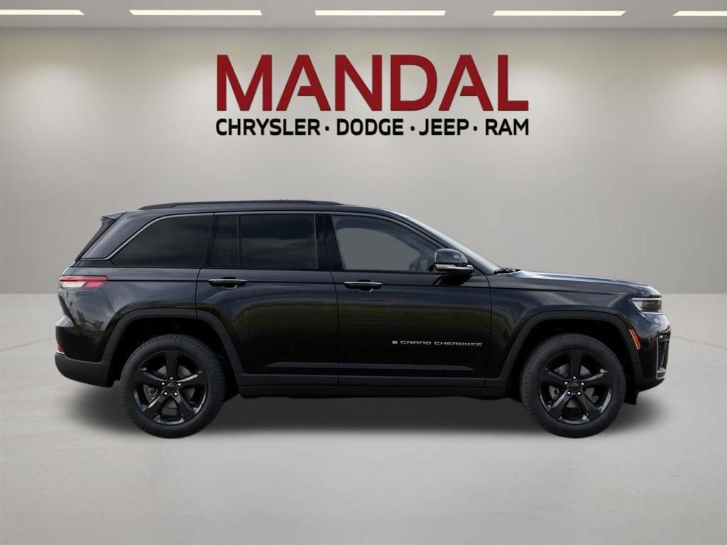 New 2026 Diamond Black Crystal Pearl-Coat Exterior Paint Jeep Limited image 21