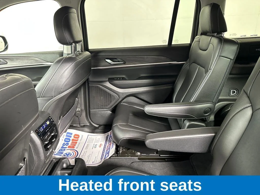 Used 2023 Midnight Sky Jeep Limited image 16