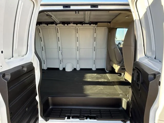 2025 GMC Savana Cargo Work Van - Photo 24
