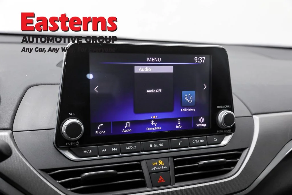 Used 2023 Silver Nissan 2.5 SR image 19