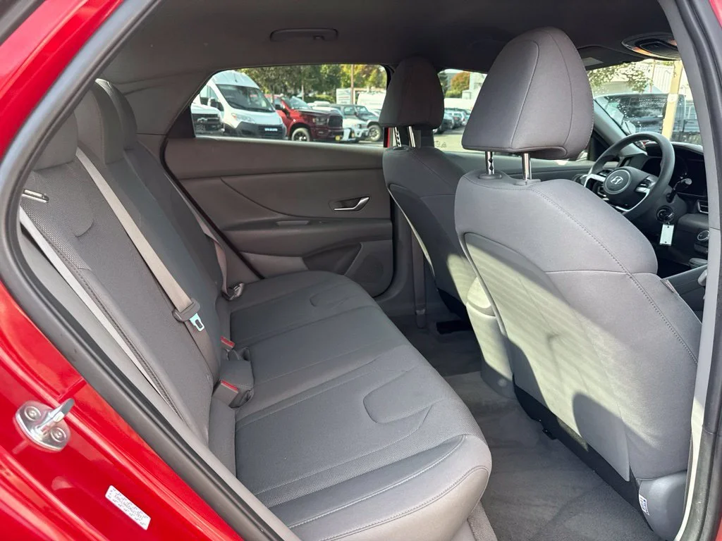 Used 2022 Scarlet Red Pearl Hyundai SE image 11