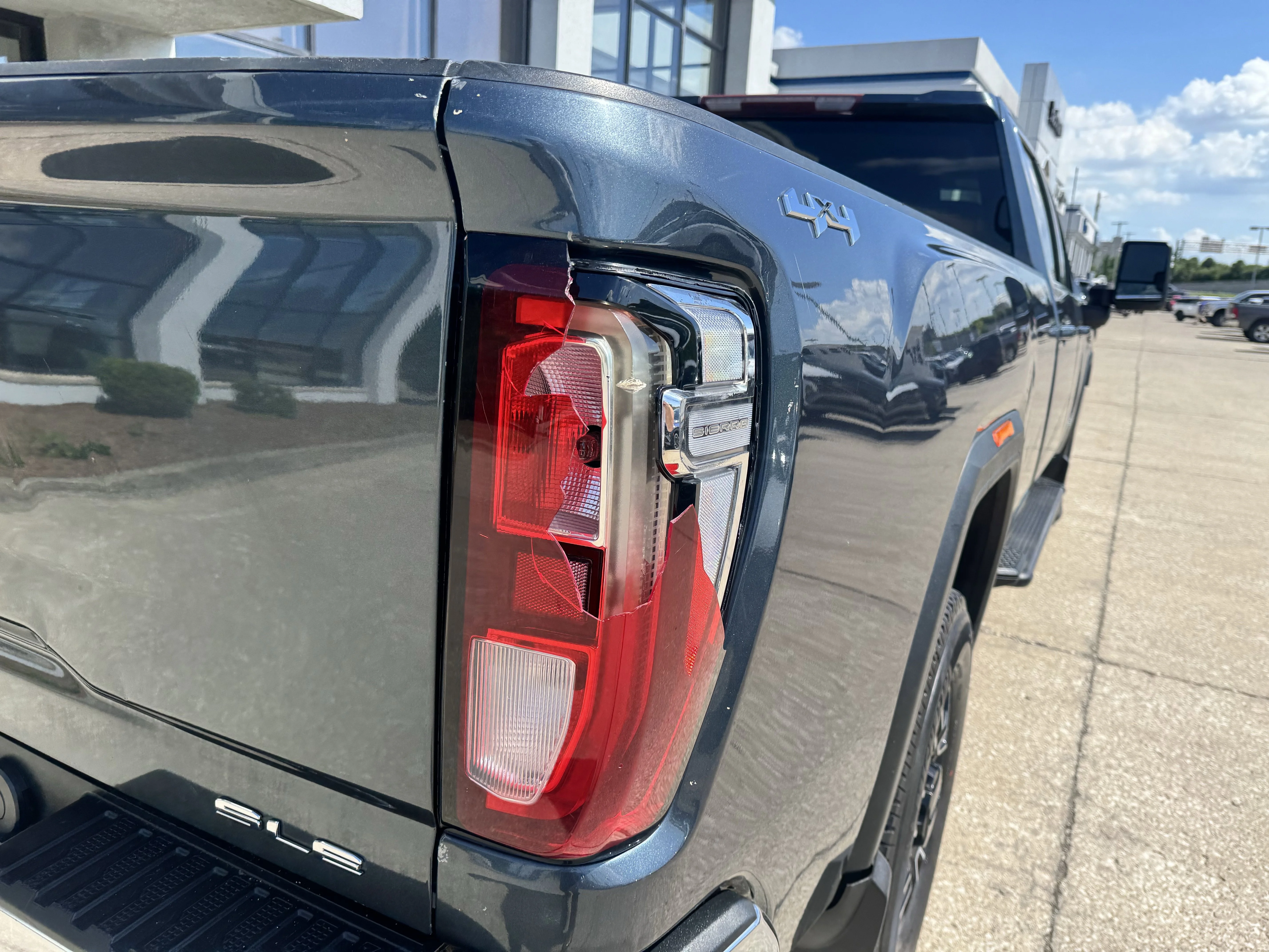 Used 2020 Dark Sky Metallic GMC SLE image 4