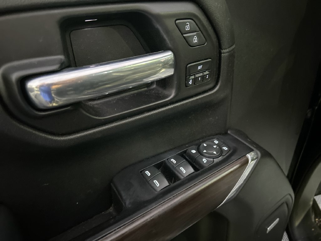 Used 2020 Black GMC SLT image 29