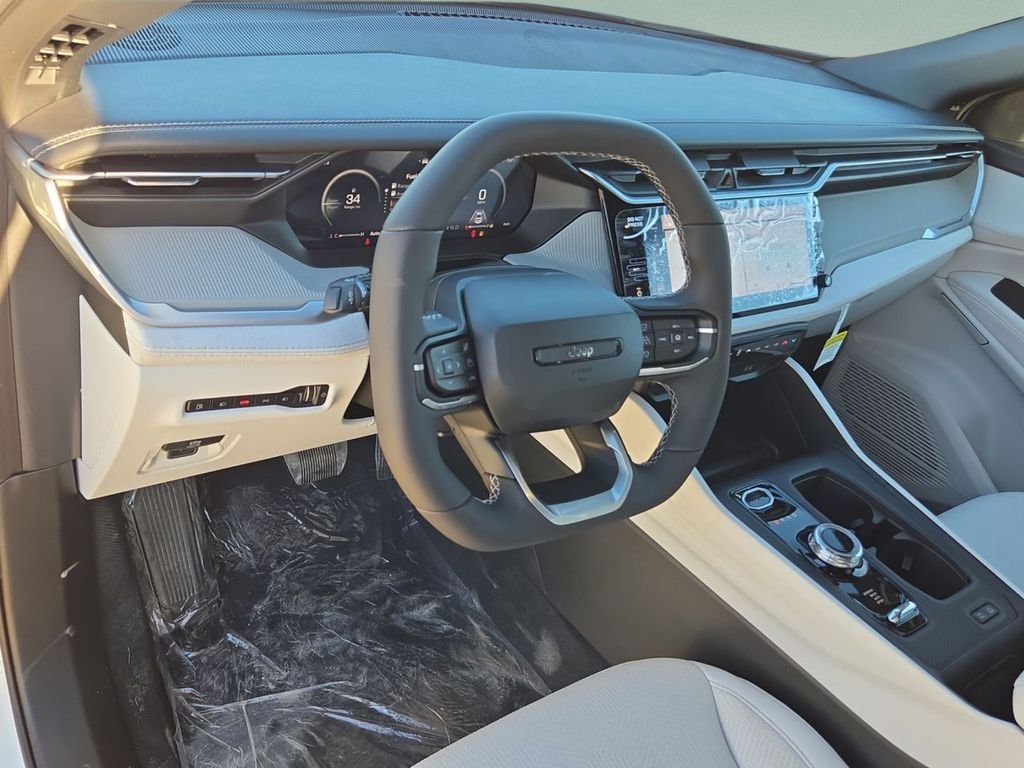 New 2026 Bright White Clear-Coat Exterior Paint Jeep Laredo image 19