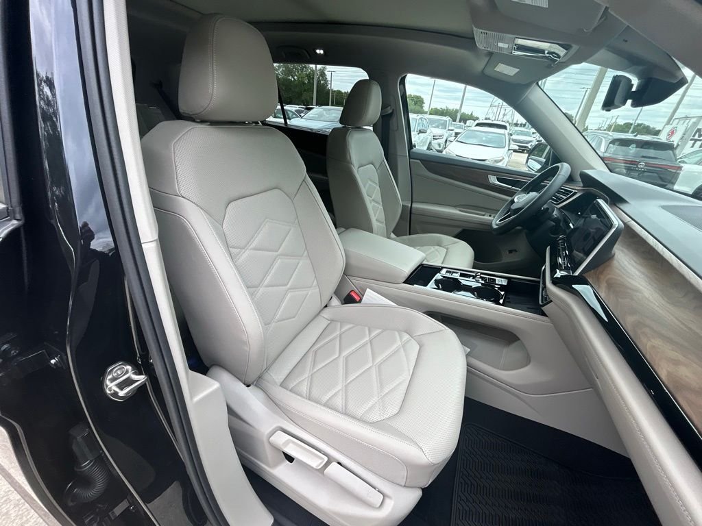 New 2026 Black Volkswagen SE w/Technology image 31