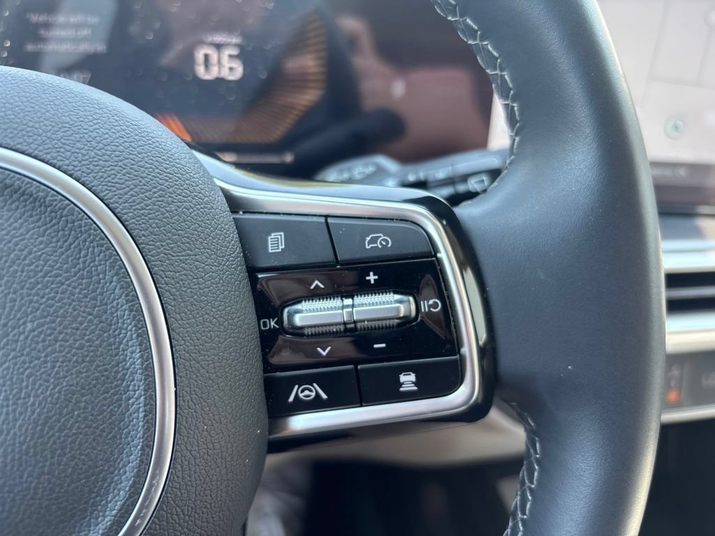 Used 2025 Black Kia S image 16