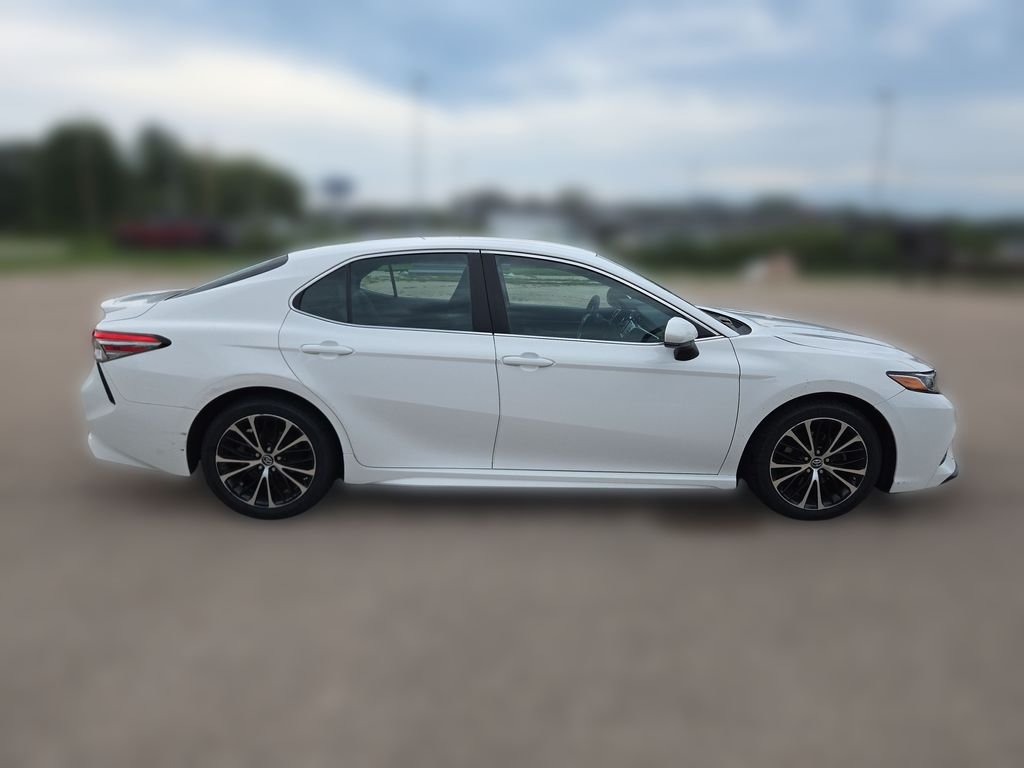 Used 2018 Super White Toyota SE image 9