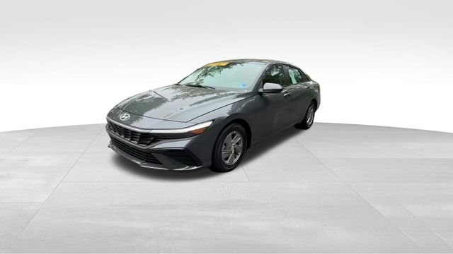2026 Hyundai Elantra SE - Photo 3
