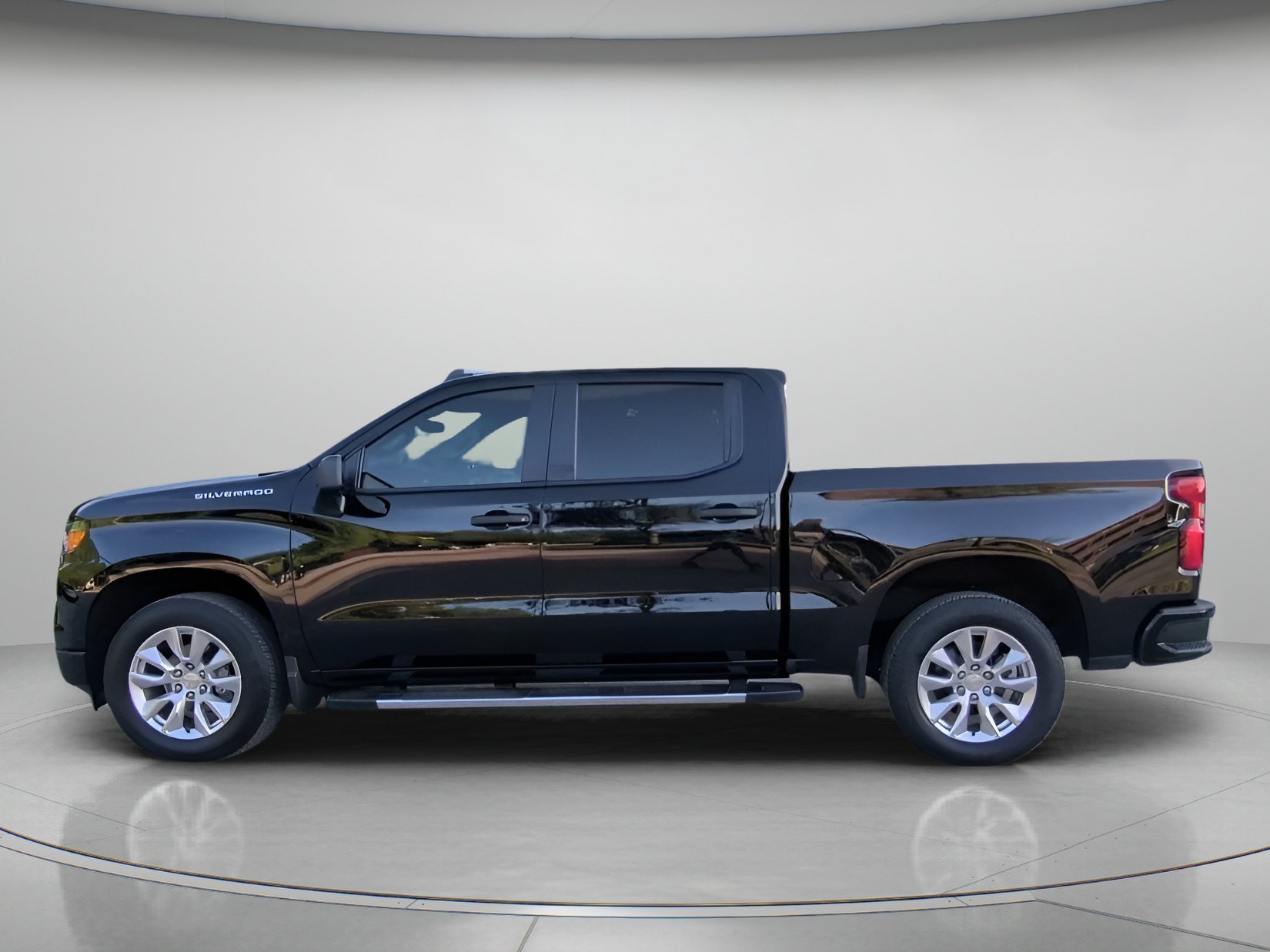 Used 2024 Black Chevrolet Custom Crew Cab Pickup image 17