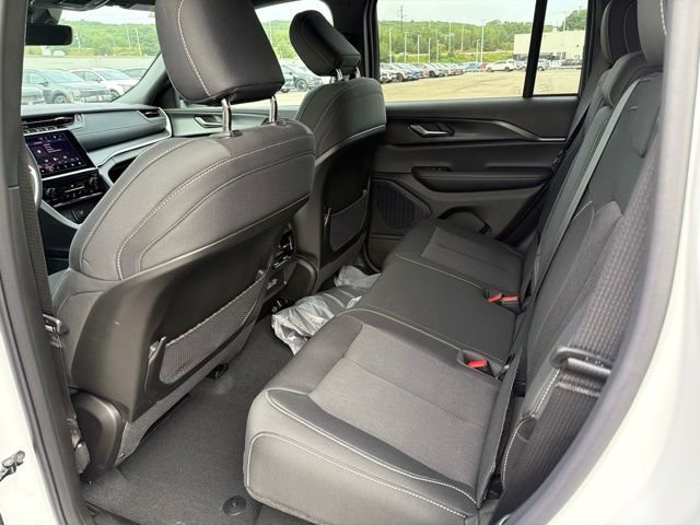 New 2026 Bright White Clear-Coat Exterior Paint Jeep Laredo image 7