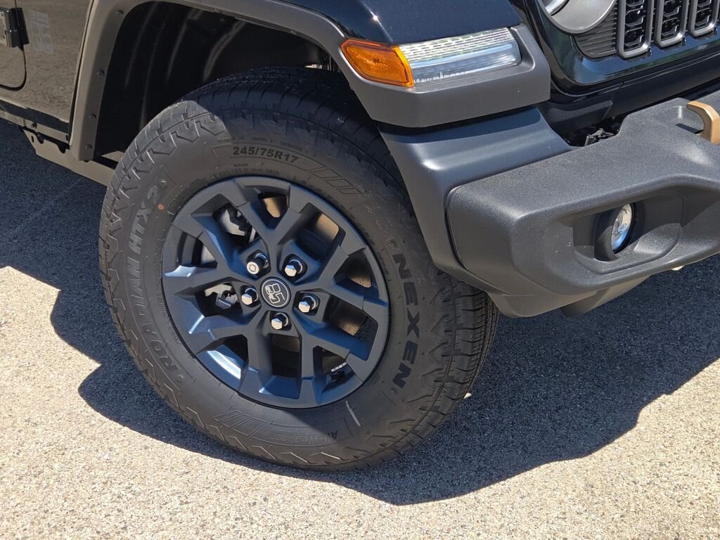 New 2026 Black Clear-Coat Exterior Paint Jeep 85th Anniversary Edition image 4