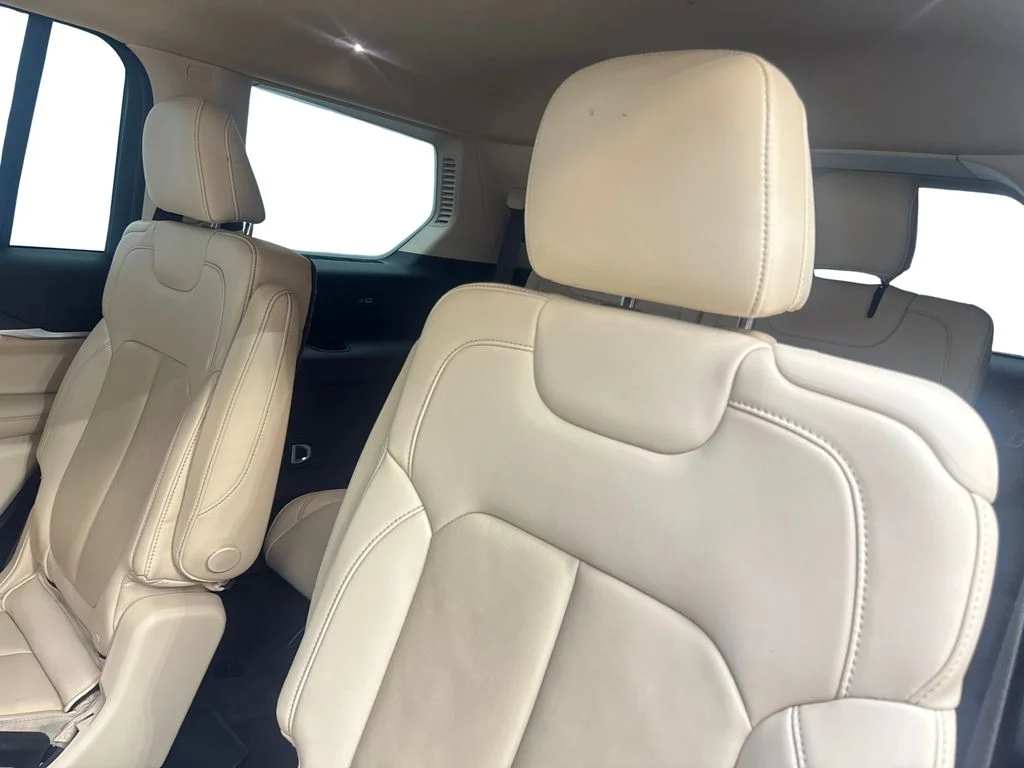 Used 2022 Silver Jeep Limited image 37