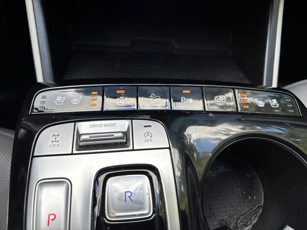 Used 2023 White Pearl Hyundai Limited image 30