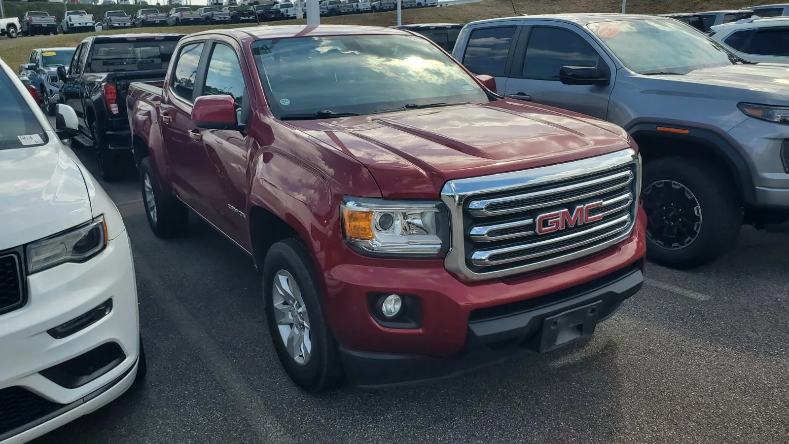 Used 2018 RED QUARTZ TINTCOAT GMC 2WD SLE image 2