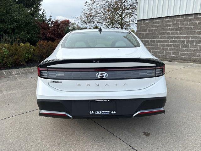 New 2026 Serenity White Hyundai SE image 39