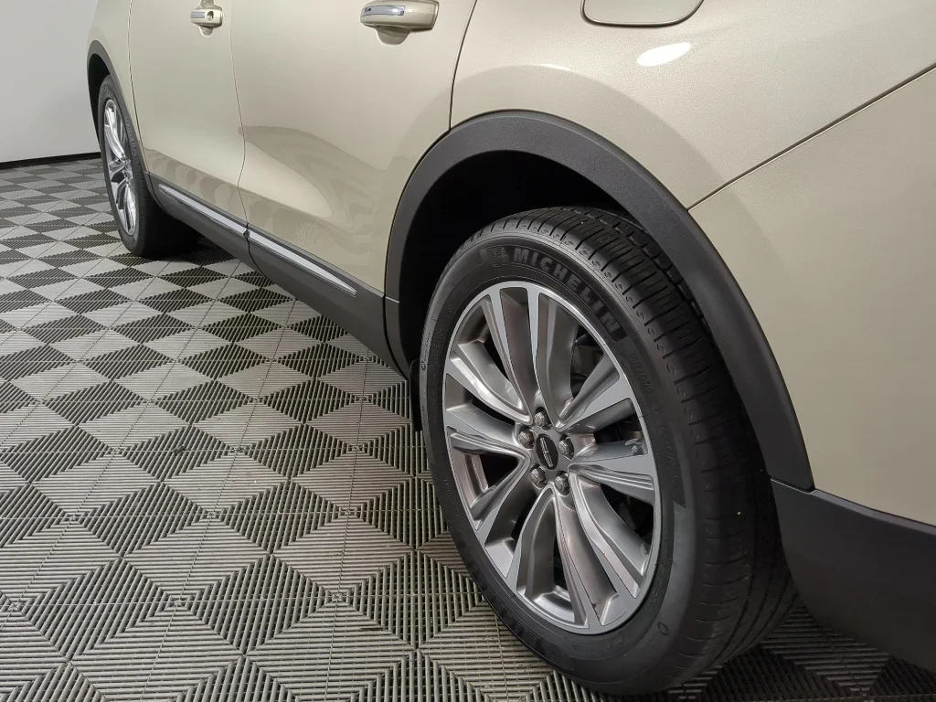 Used 2017 Tan Lincoln Reserve image 5