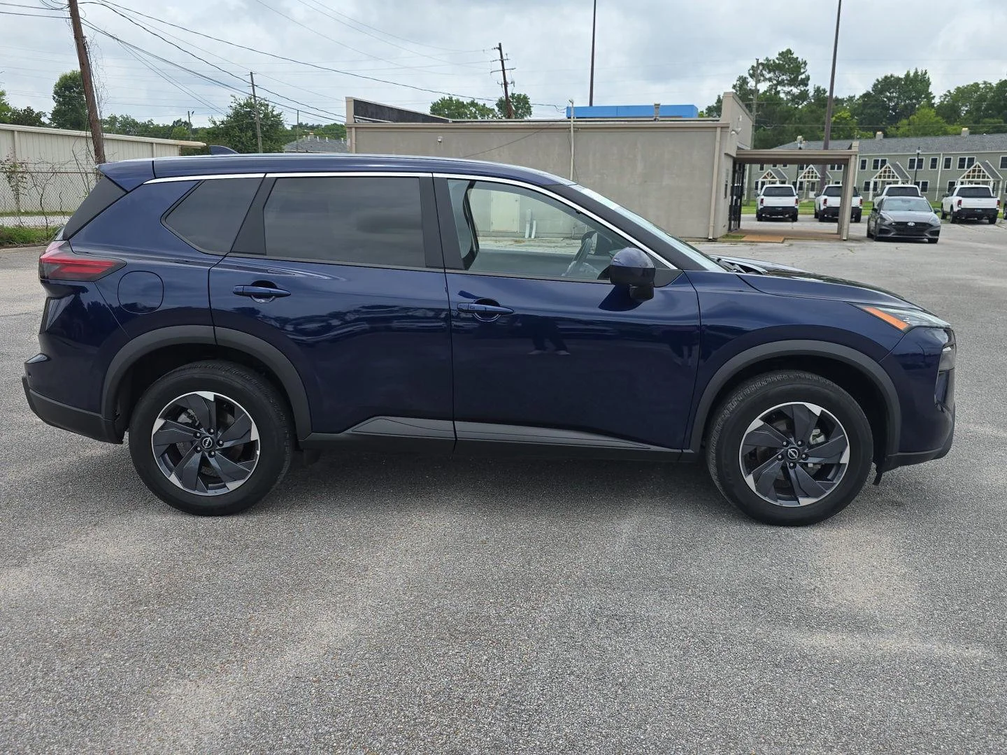 Used 2025 Deep Ocean Blue Pearl Nissan SV image 2