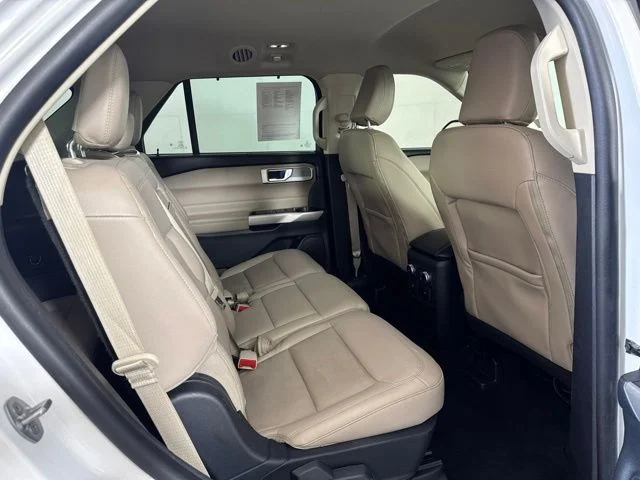 Used 2021 White Metallic Ford Limited image 5