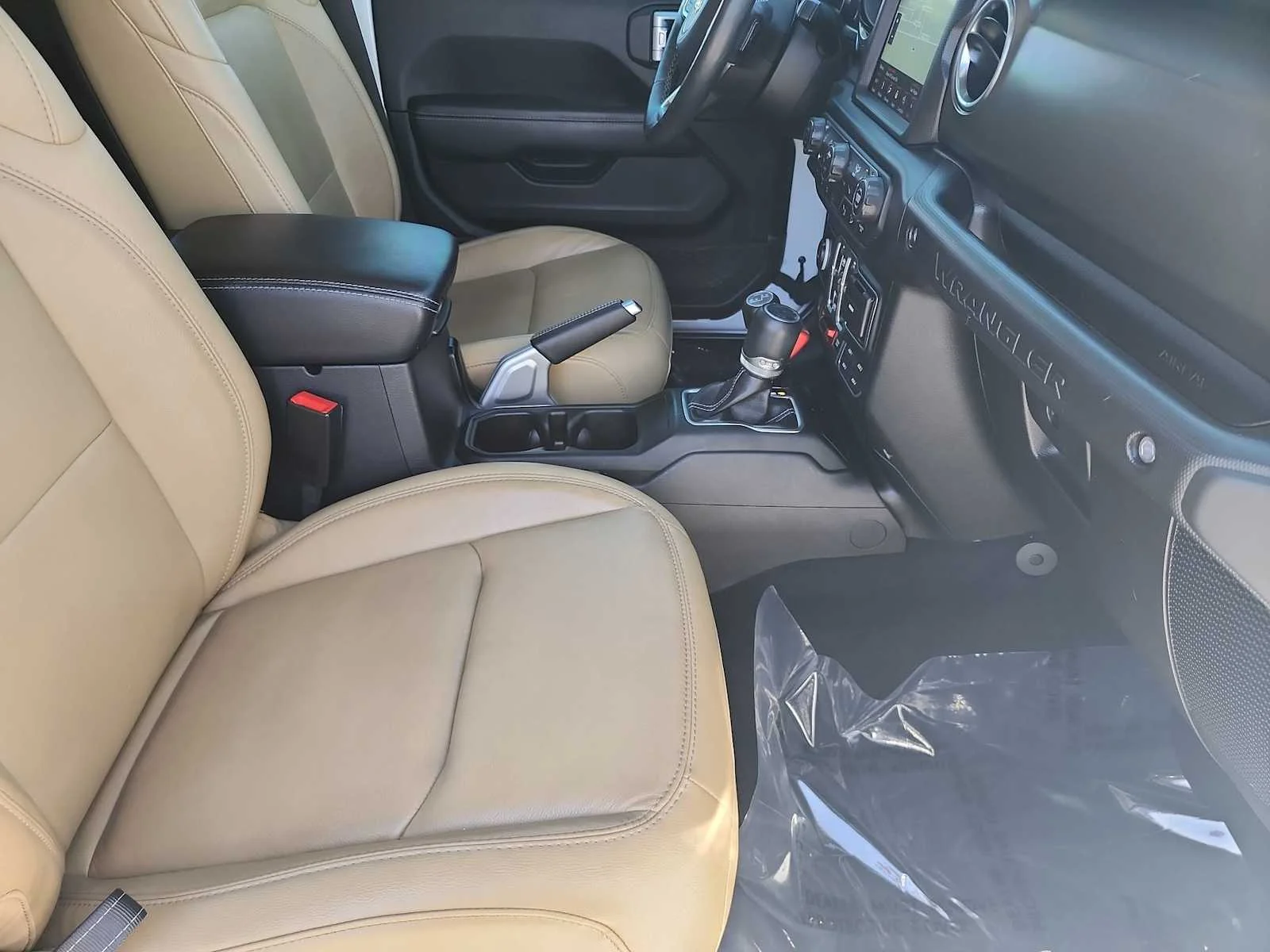 Used 2019 Bright White Clearcoat Jeep Rubicon image 23