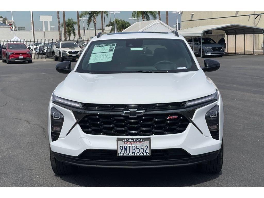 Used 2024 Summit White Chevrolet 2RS image 9