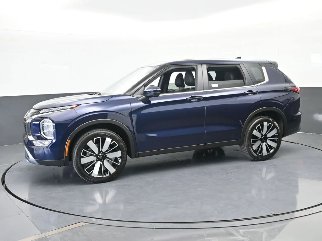New 2026 Cosmic Blue Metallic Mitsubishi SE image 2
