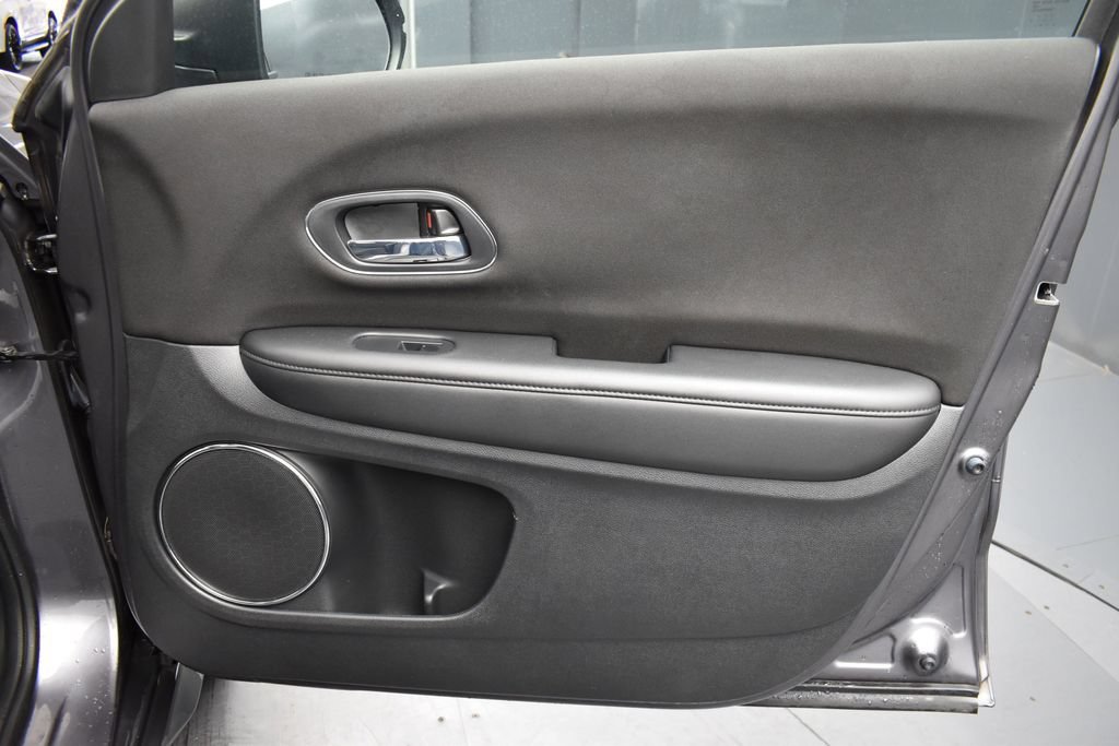 Used 2018  Honda EX image 6