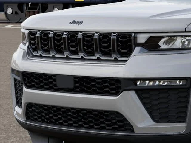 New 2026 Silver Zynith Exterior Paint Jeep Limited image 18