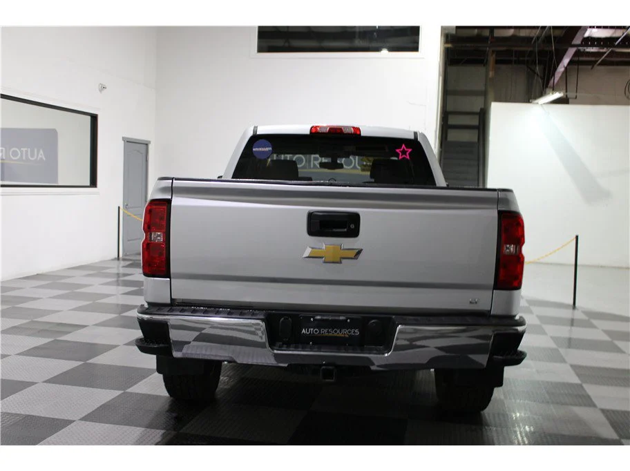 Used 2014 Silver Ice Metallic Chevrolet LT image 5