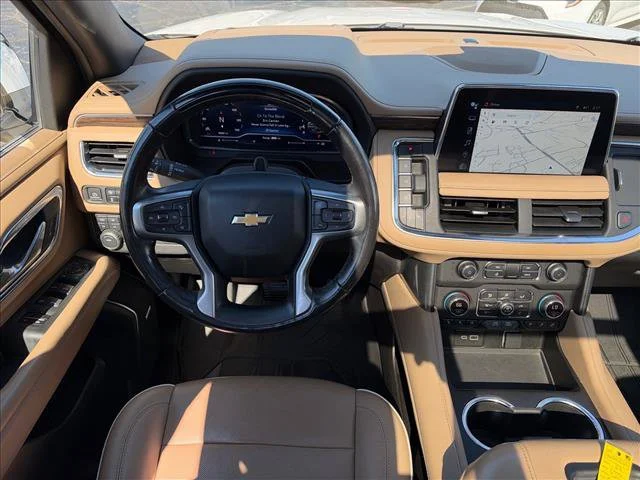 Used 2023 IRIDESCENT PEARL TRICOAT Chevrolet Premier image 17