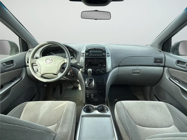 Used 2010 Silver Toyota LE image 9
