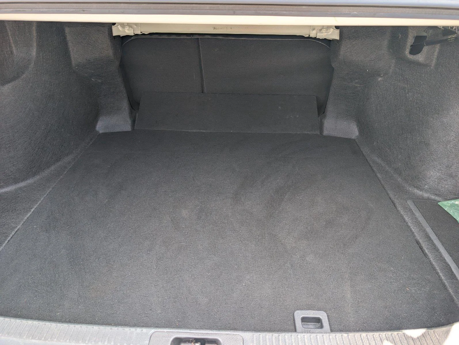 Used 2025 Ice Cap Toyota SE image 5