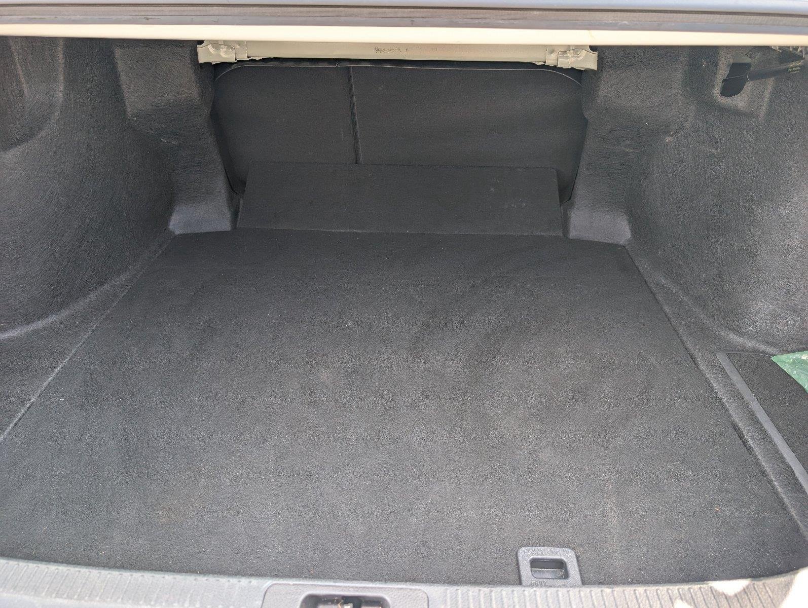 Used 2025 Ice Cap Toyota SE image 5