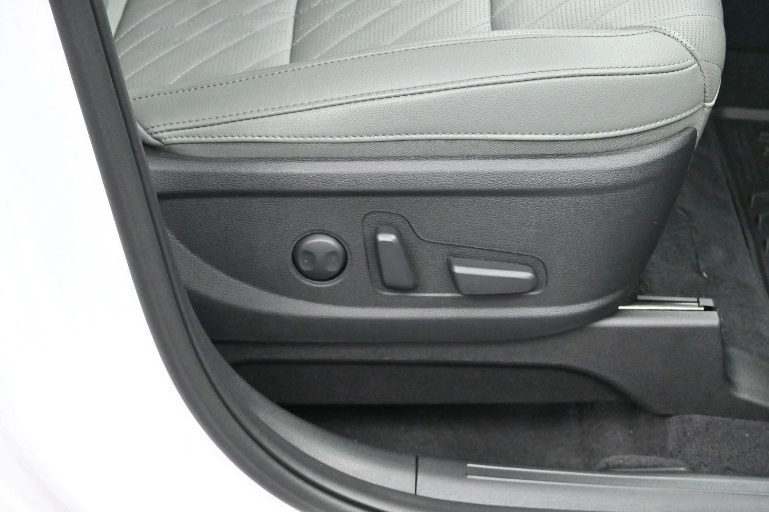 Used 2023 Glacial White Pearl Kia EX X-Line image 39