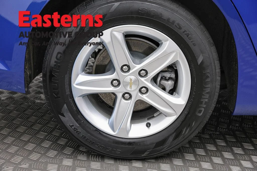 Used 2023 Blue Chevrolet LT image 31