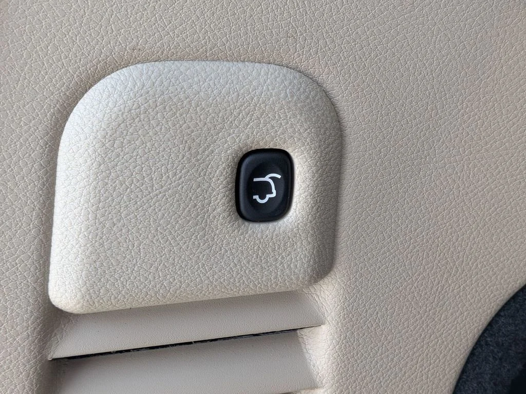 Used 2020 Black Jeep Limited image 9