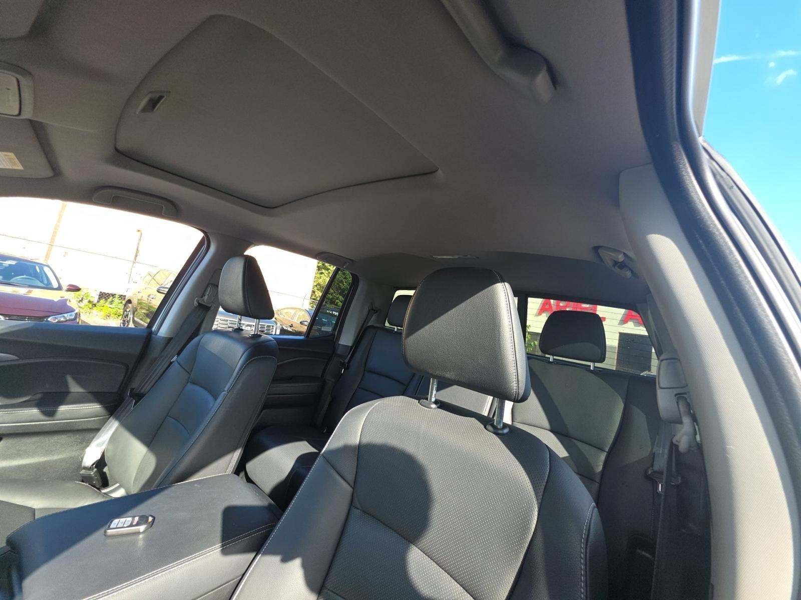 Certified Used 2025 Solar Silver Metallic Honda RTL image 9