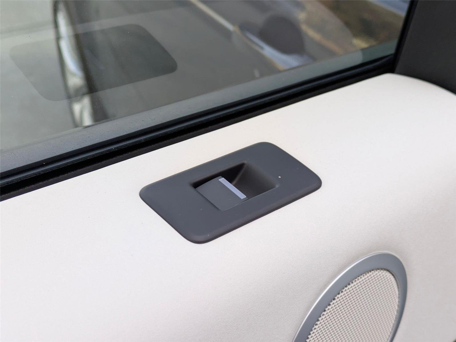 Used 2026 Varesine Blue Metallic Land Rover S image 27