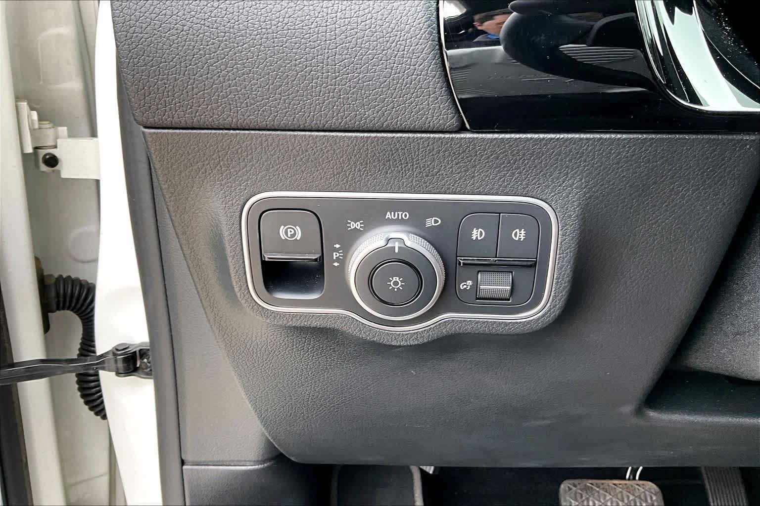 Used 2025 Polar White Mercedes-Benz GLA 250 image 32