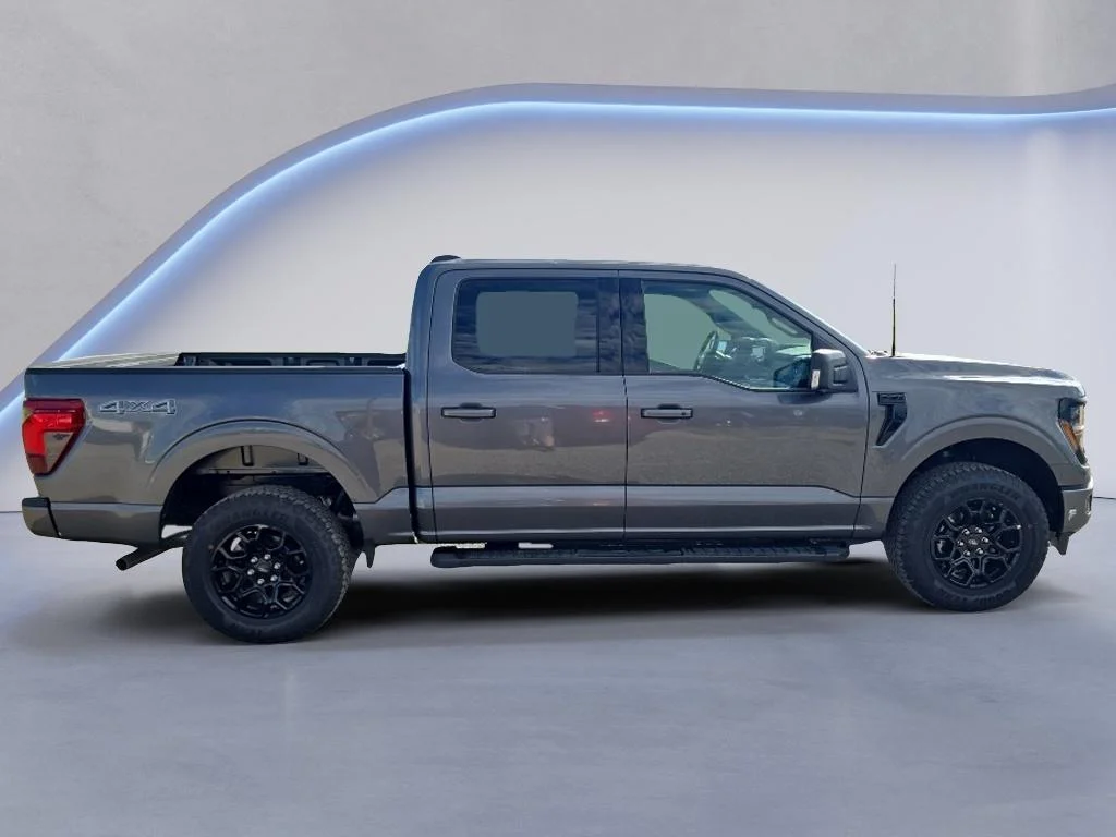 New 2026 Carbonized Gray Metallic Ford XLT image 4