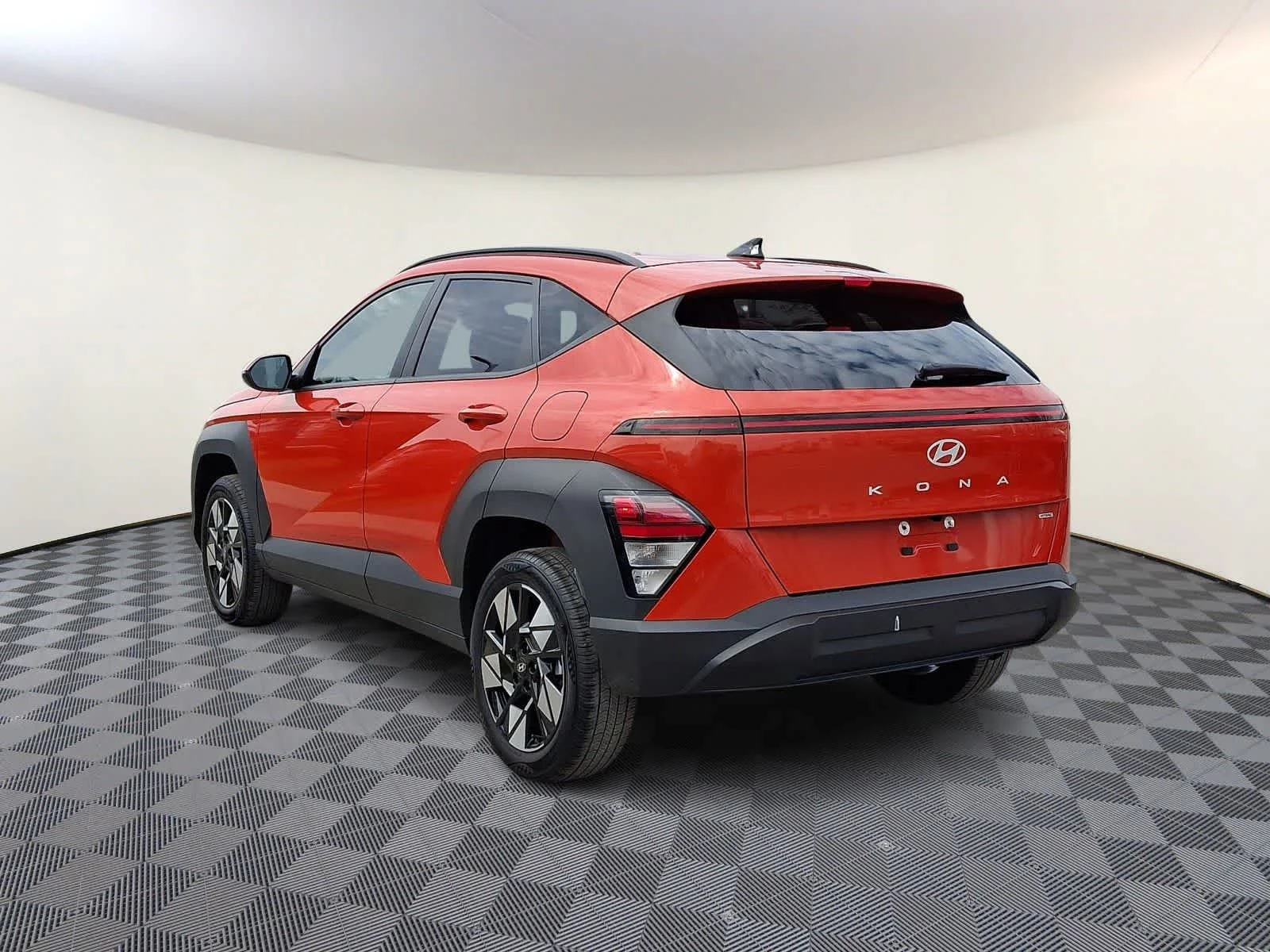 Used 2025 Soultronic Orange Pearl Hyundai SEL image 7