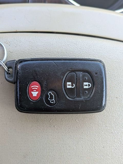 Used 2013 White Toyota LE image 32