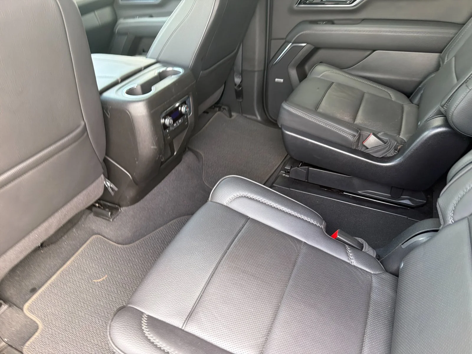 Used 2025 Sterling Metallic GMC Denali image 13
