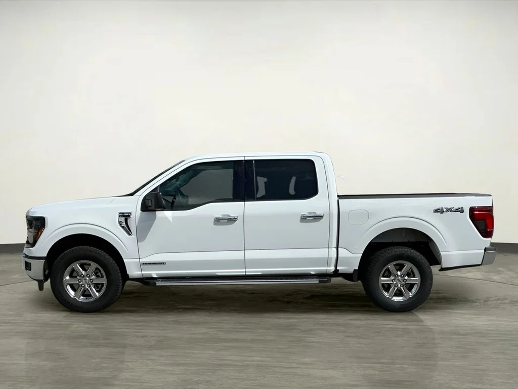 Used 2025 White Ford XLT image 2