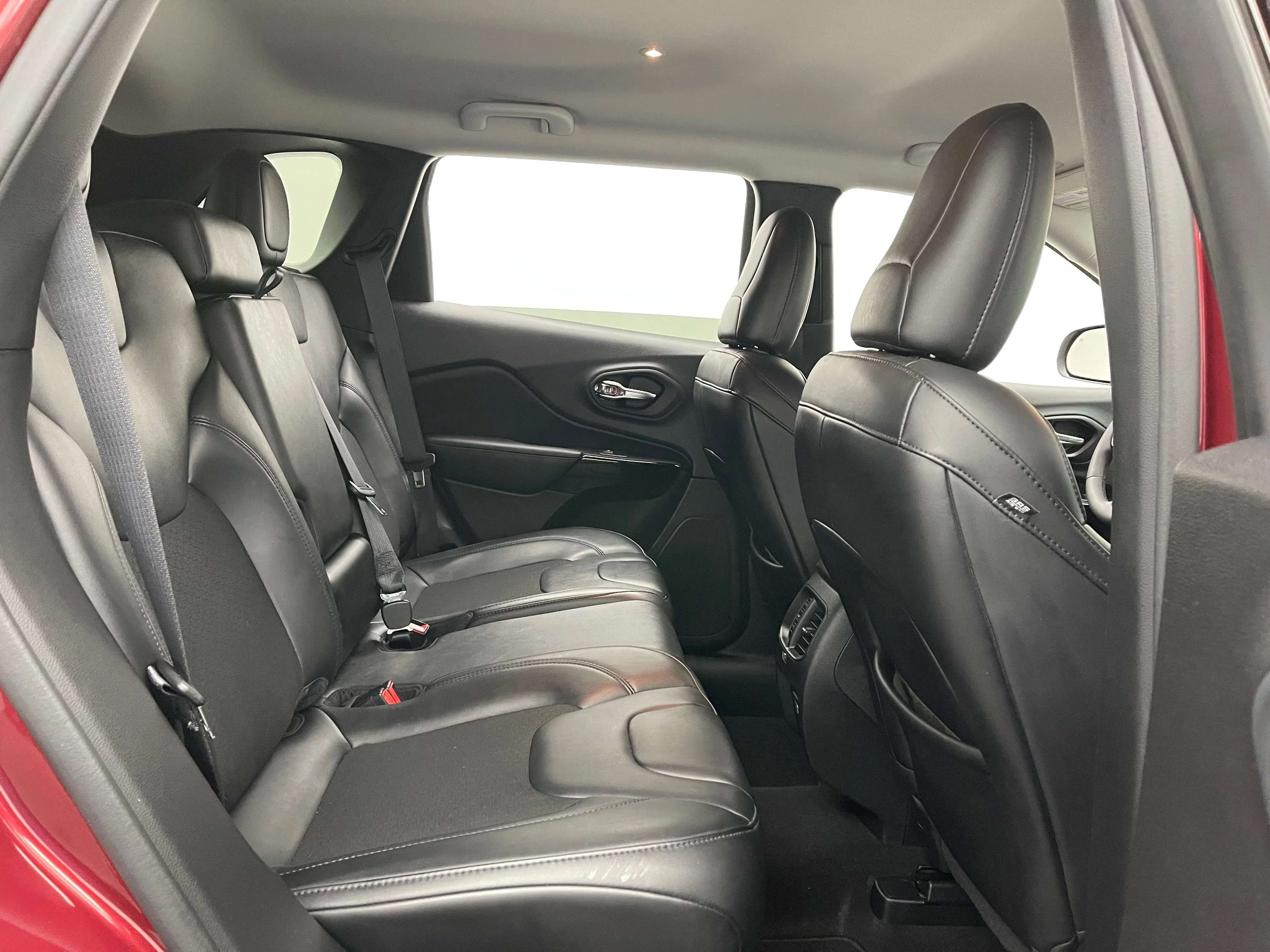Used 2021 Velvet Red Pearlcoat Jeep Latitude Plus image 34